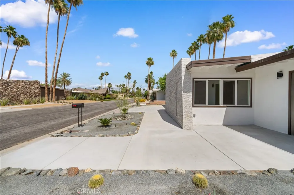 5191 E Lakeside Dr Palm Springs, CA 92264