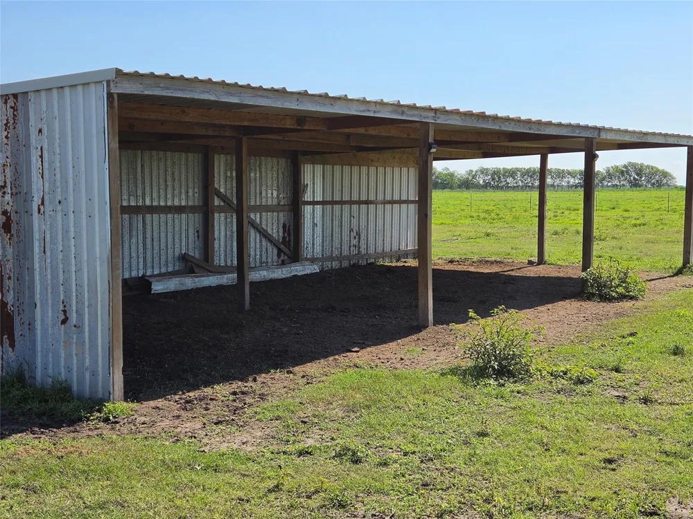 928 County Road 316 Louise, TX 77455