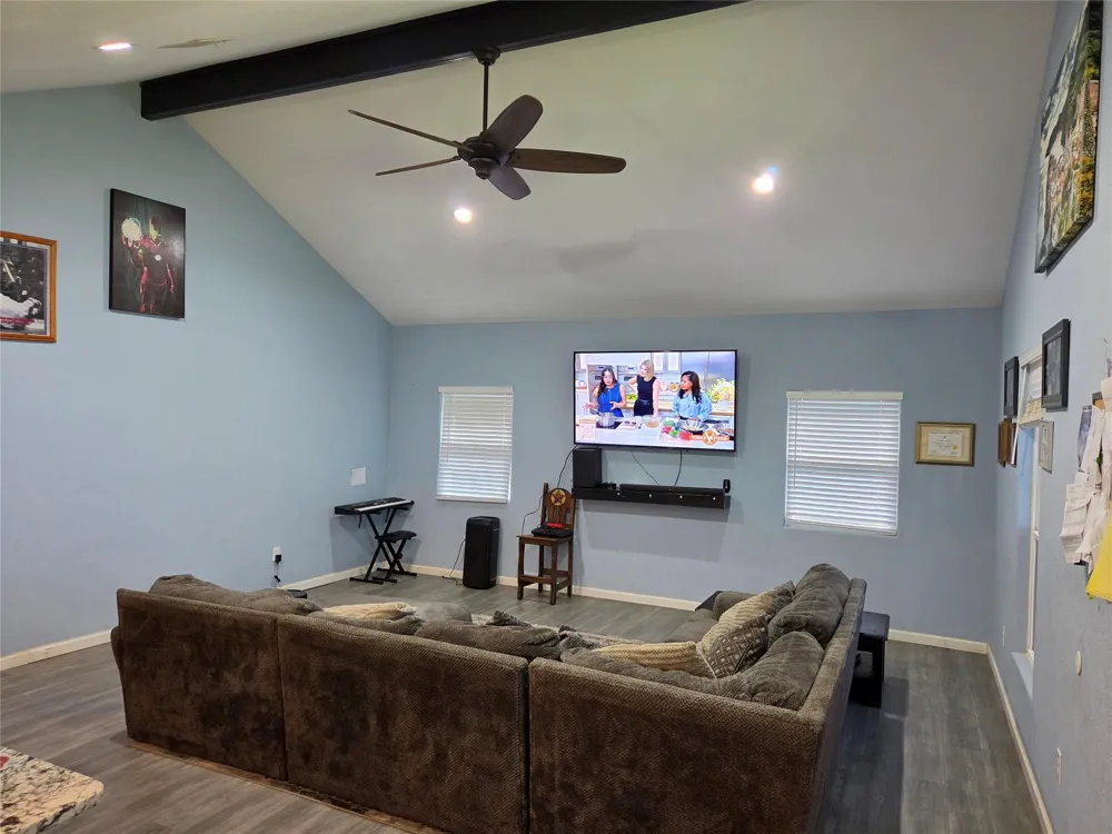 928 County Road 316 Louise, TX 77455