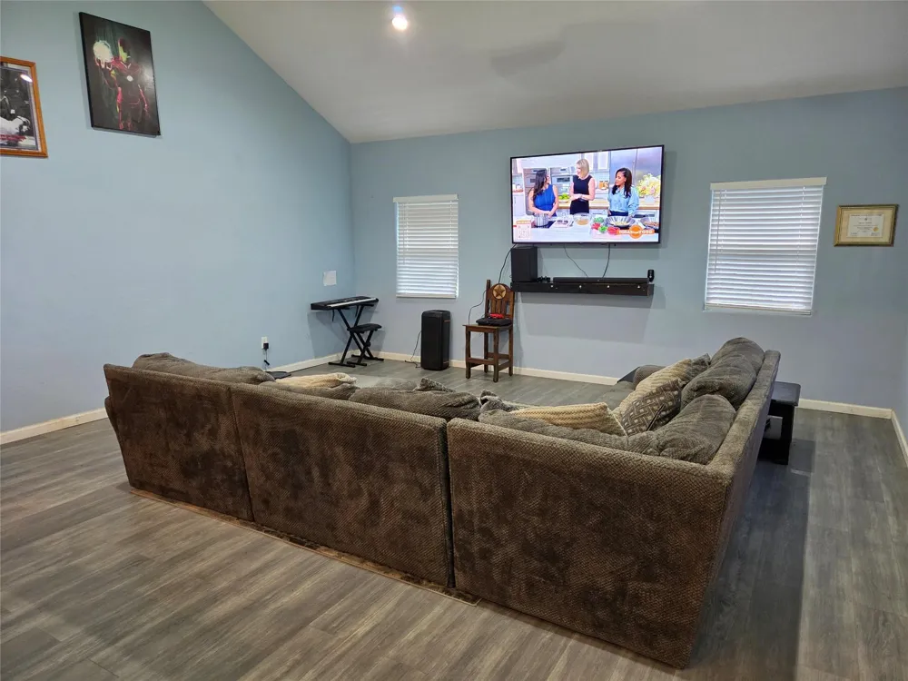 928 County Road 316 Louise, TX 77455