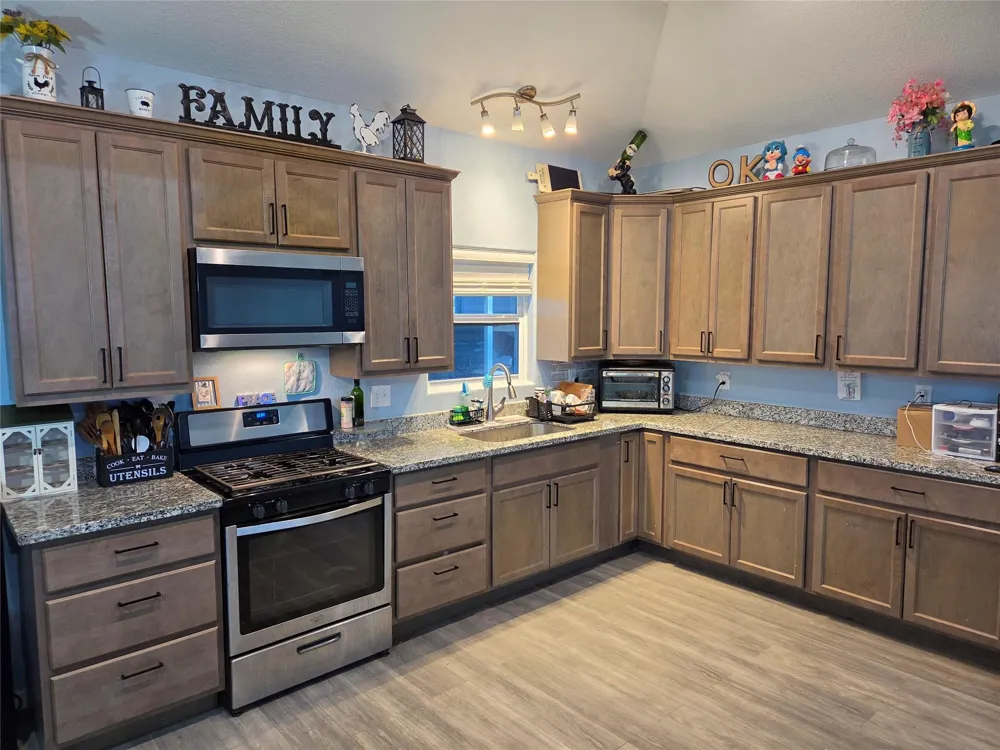 928 County Road 316 Louise, TX 77455
