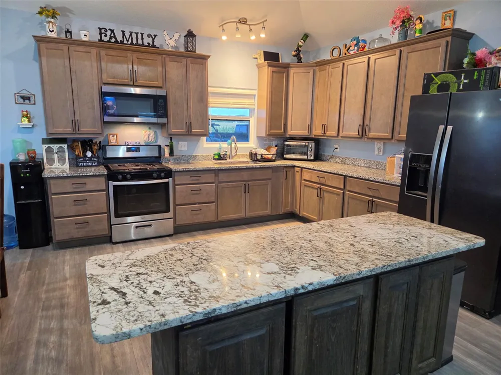 928 County Road 316 Louise, TX 77455