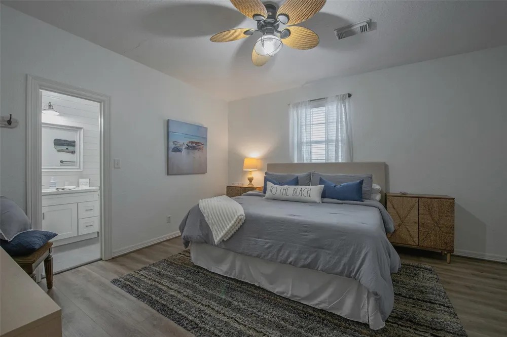318 Sunset Circle Tiki Island, TX 77554