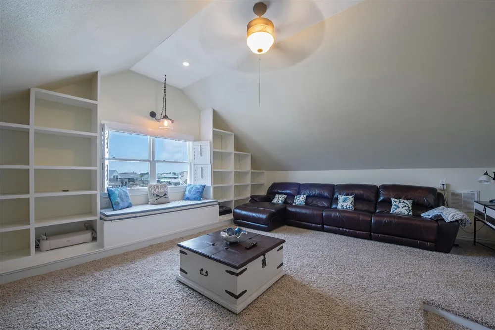 318 Sunset Circle Tiki Island, TX 77554