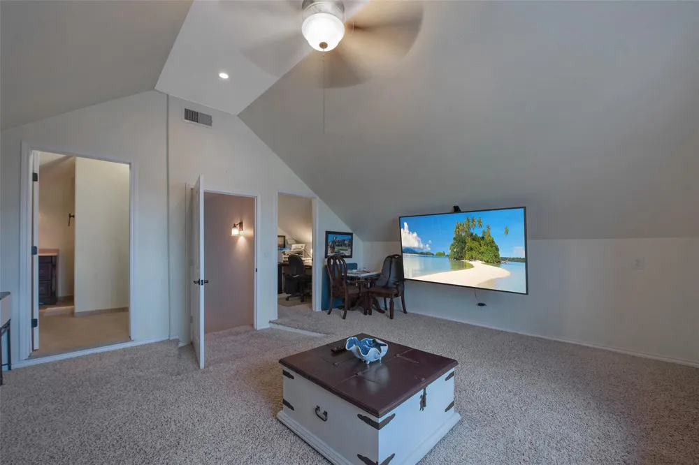 318 Sunset Circle Tiki Island, TX 77554