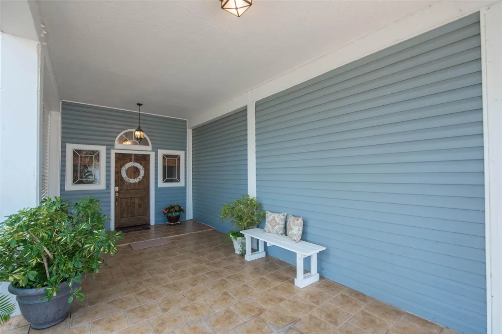 318 Sunset Circle Tiki Island, TX 77554