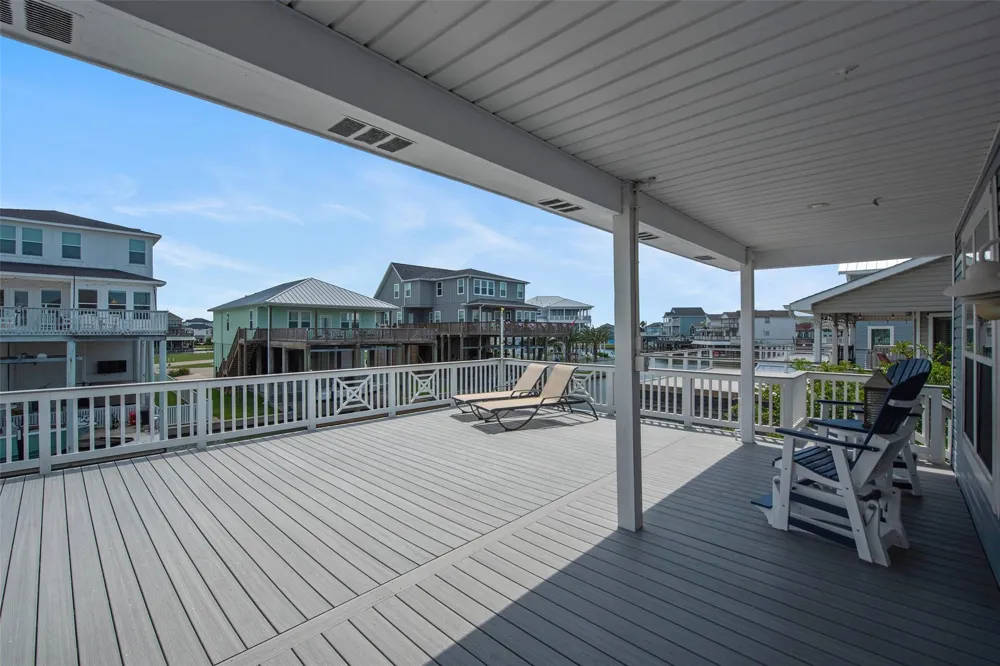 318 Sunset Circle Tiki Island, TX 77554