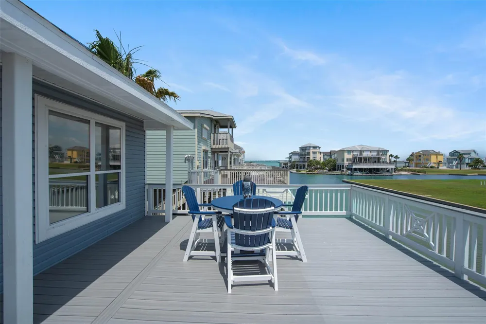 318 Sunset Circle Tiki Island, TX 77554