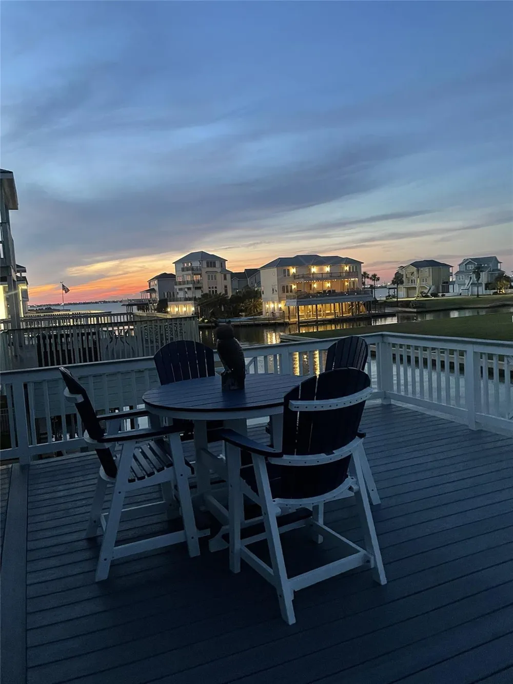 318 Sunset Circle Tiki Island, TX 77554