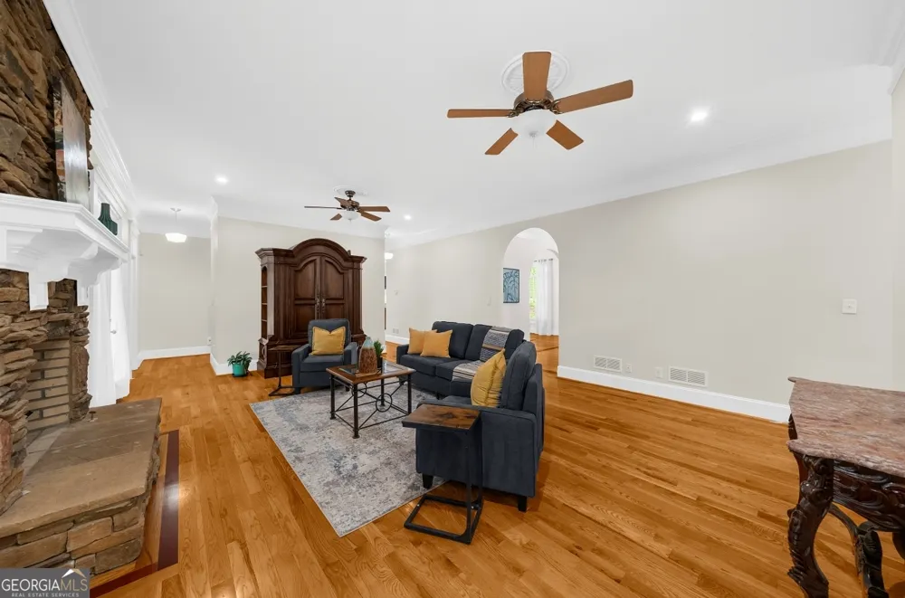 11905 Hutcheson Ferry RD Chattahoochee Hills, GA 30268