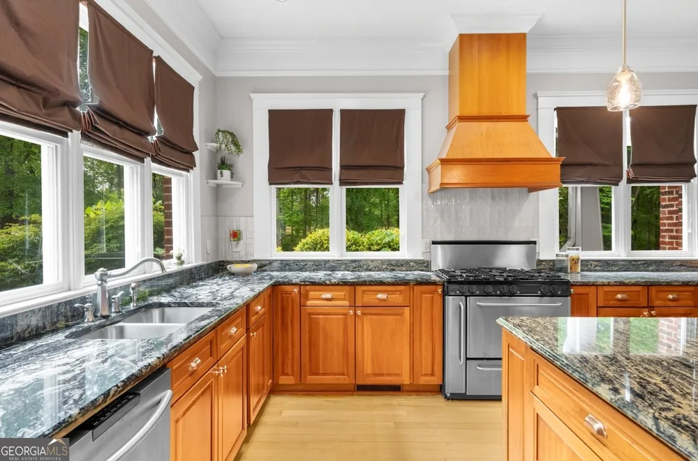 11905 Hutcheson Ferry RD Chattahoochee Hills, GA 30268