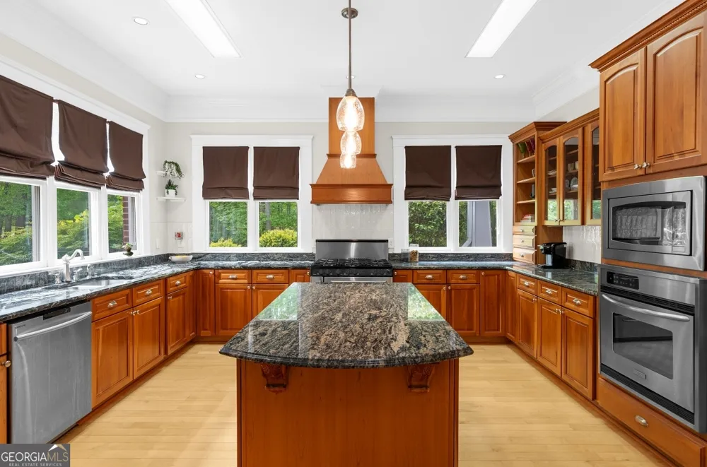 11905 Hutcheson Ferry RD Chattahoochee Hills, GA 30268