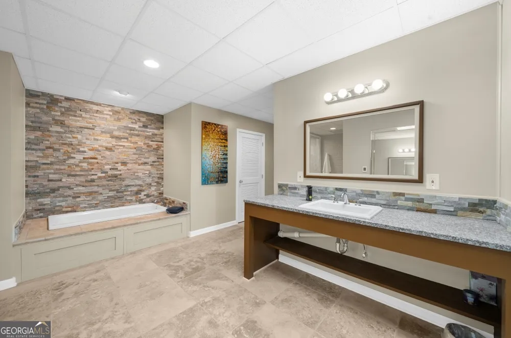 11905 Hutcheson Ferry RD Chattahoochee Hills, GA 30268