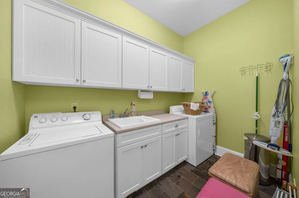 11905 Hutcheson Ferry RD Chattahoochee Hills, GA 30268