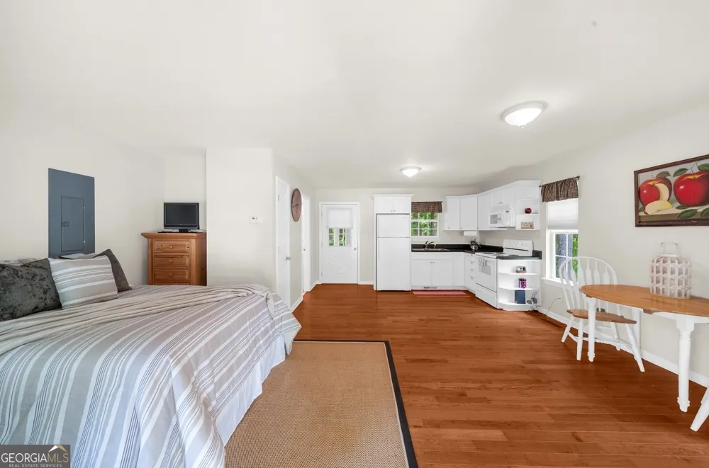 11905 Hutcheson Ferry RD Chattahoochee Hills, GA 30268