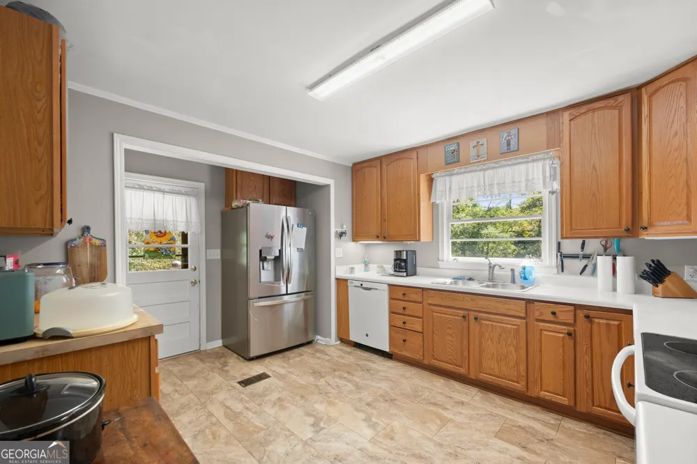 148 Moreland AVE Toccoa, GA 30577