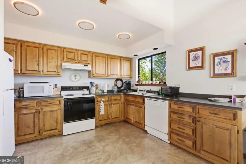 860 Frog Pond RD Hiawassee, GA 30546