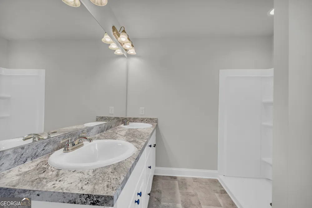 62 Sewell RD Lavonia, GA 30553