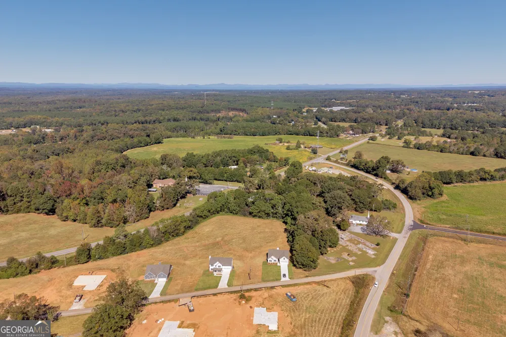 62 Sewell RD Lavonia, GA 30553