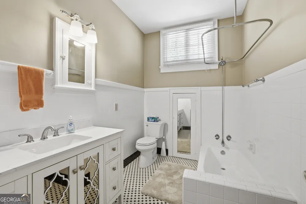 760 E Tugalo ST Toccoa, GA 30577