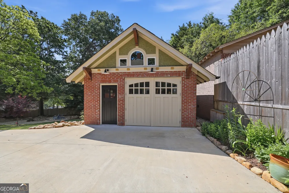 760 E Tugalo ST Toccoa, GA 30577