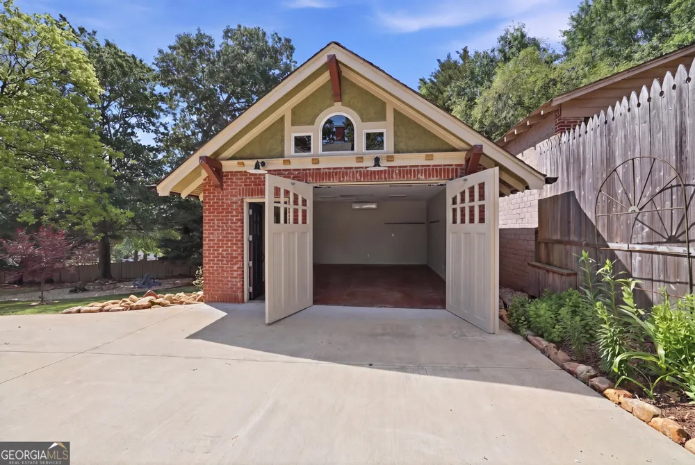 760 E Tugalo ST Toccoa, GA 30577