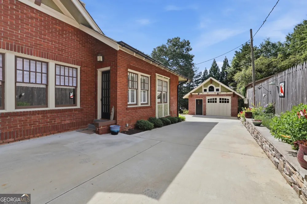 760 E Tugalo ST Toccoa, GA 30577