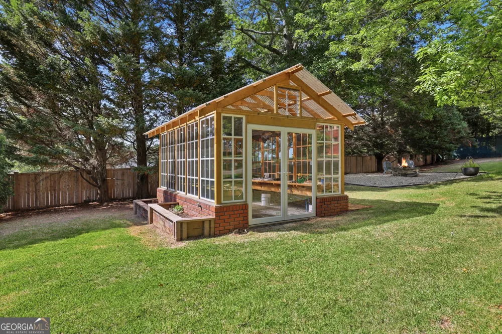 760 E Tugalo ST Toccoa, GA 30577