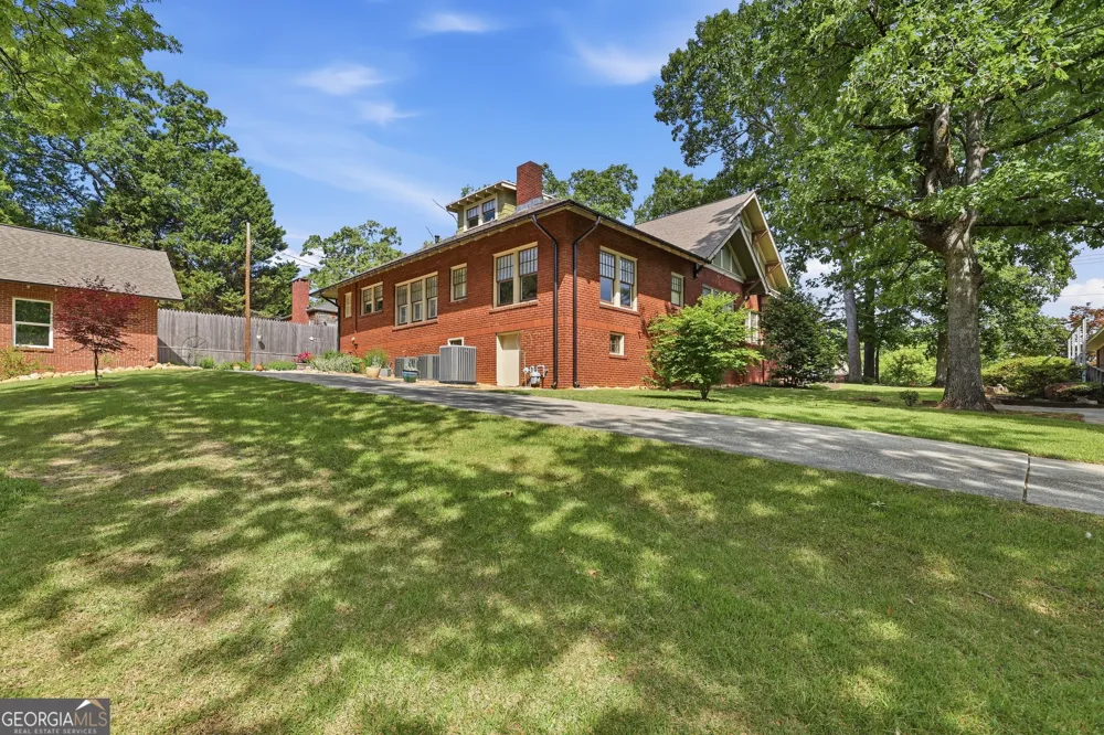 760 E Tugalo ST Toccoa, GA 30577