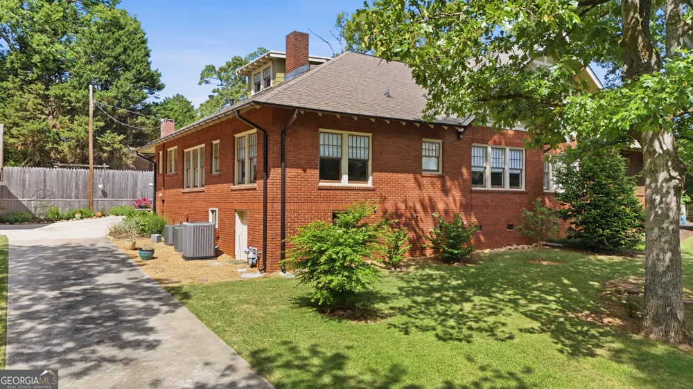 760 E Tugalo ST Toccoa, GA 30577