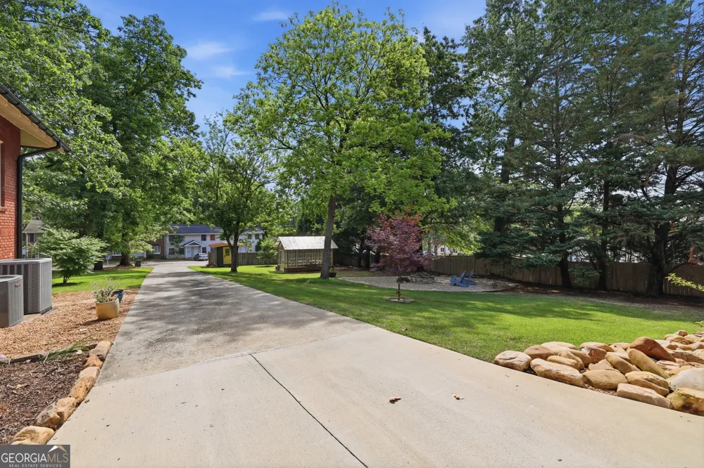 760 E Tugalo ST Toccoa, GA 30577
