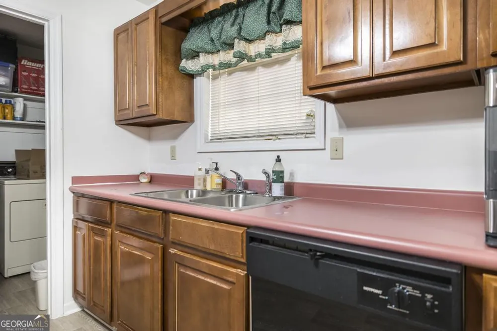 904 Robinhood RD Dublin, GA 31021