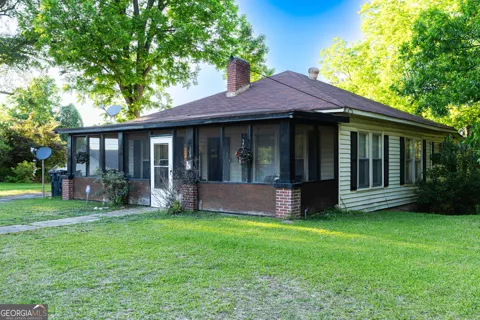 109 E Main ST