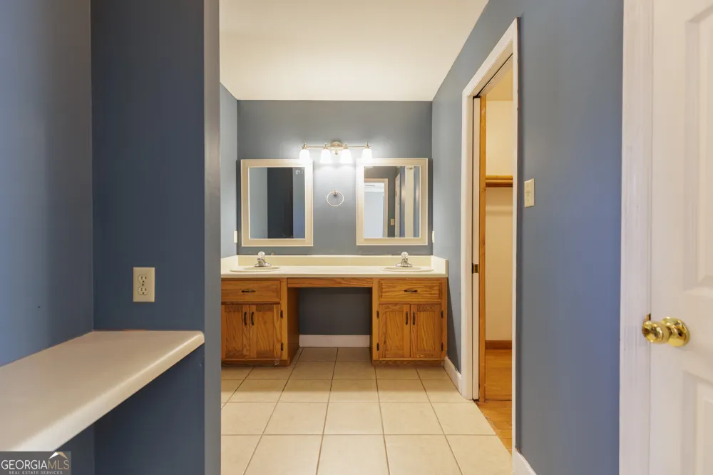2303 S Sherwood DR Valdosta, GA 31602