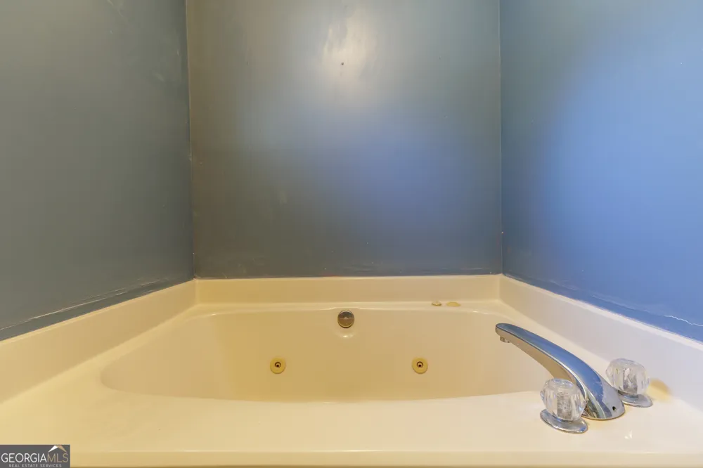 2303 S Sherwood DR Valdosta, GA 31602