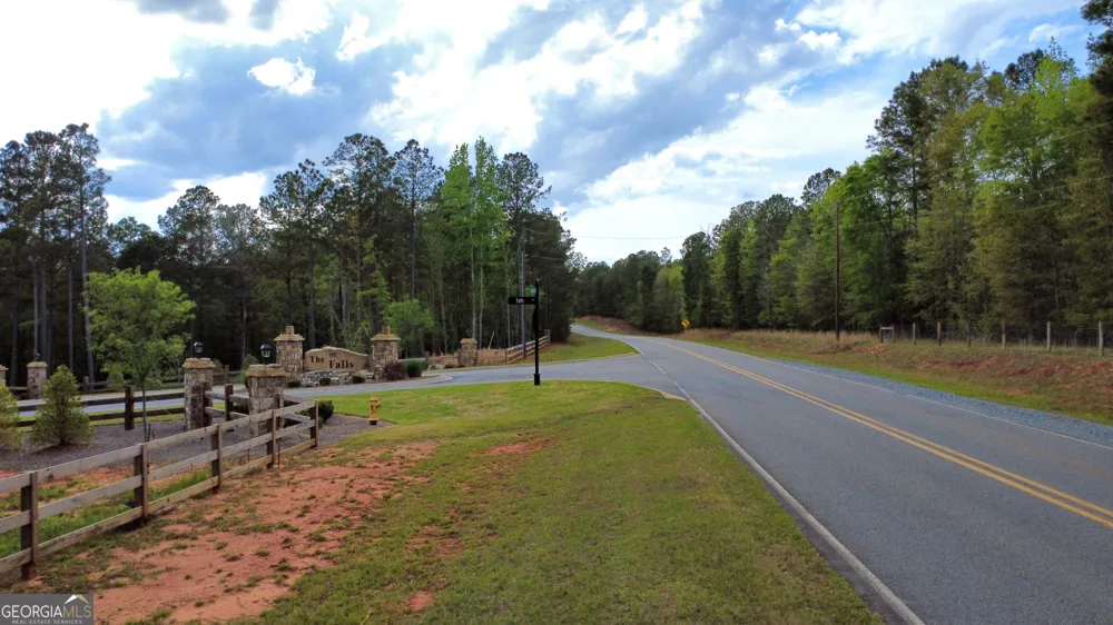 113 The Falls LN Milledgeville, GA 31061