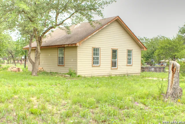 278 County Road 6862 Natalia, TX 78059