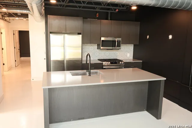 215 COCA COLA PL Unit 305 San Antonio, TX 78219