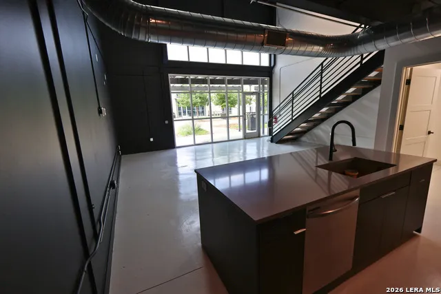 215 COCA COLA PL Unit 305 San Antonio, TX 78219