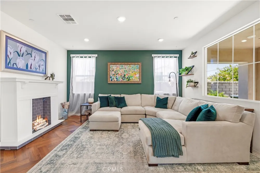 28356 Vela Way Valencia, CA 91354