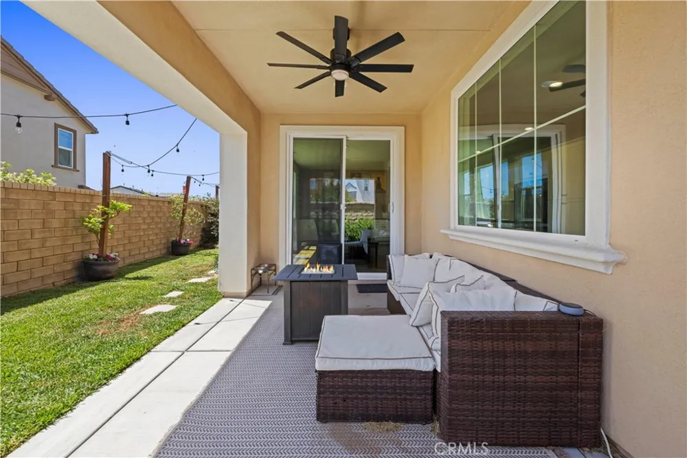 28356 Vela Way Valencia, CA 91354