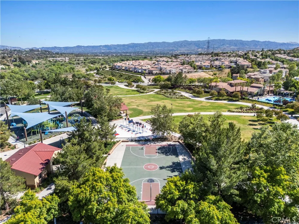 28356 Vela Way Valencia, CA 91354