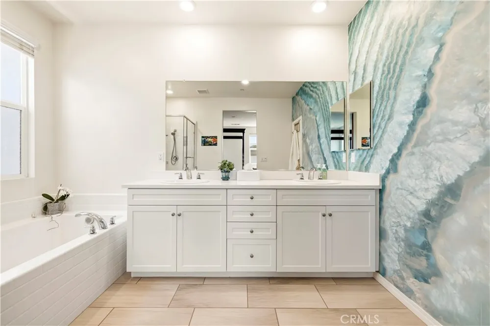 28356 Vela Way Valencia, CA 91354