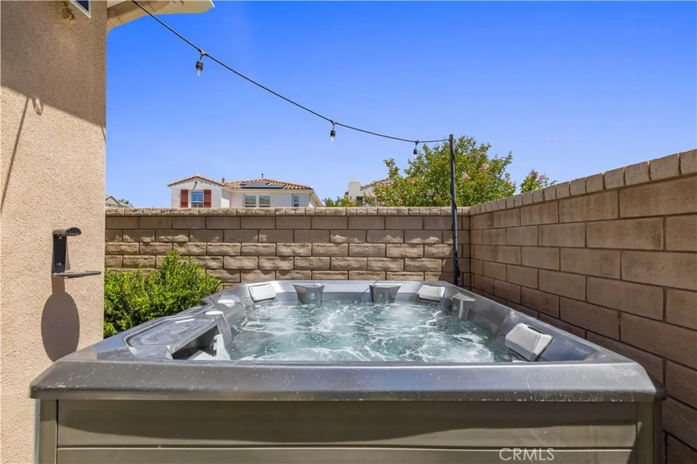 28356 Vela Way Valencia, CA 91354