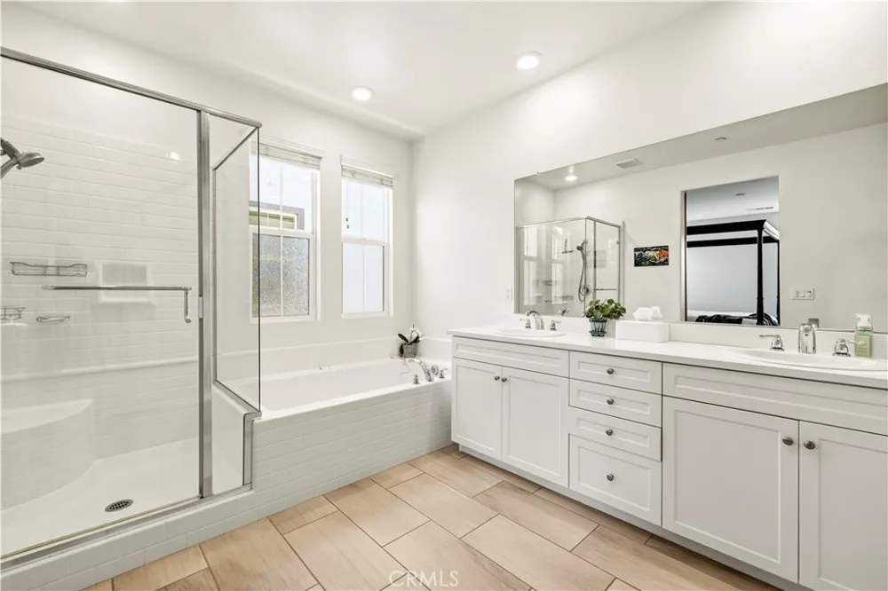 28356 Vela Way Valencia, CA 91354