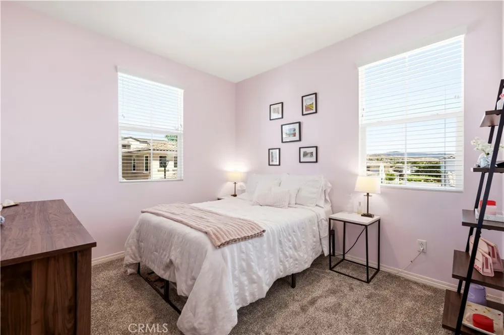 28356 Vela Way Valencia, CA 91354