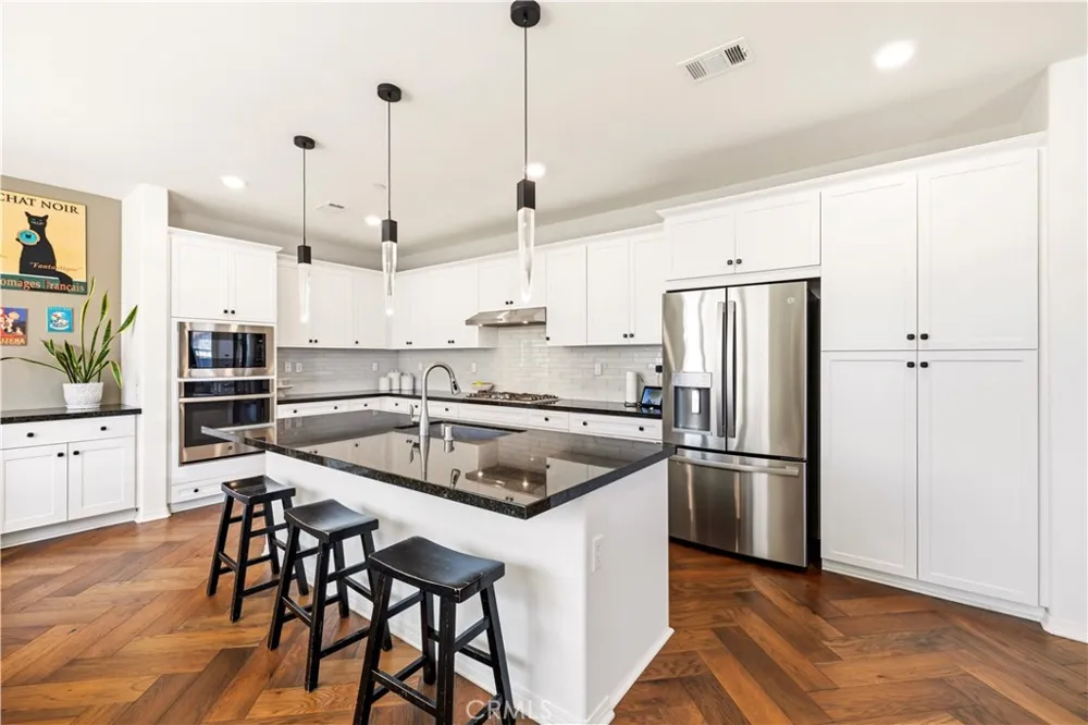 28356 Vela Way Valencia, CA 91354