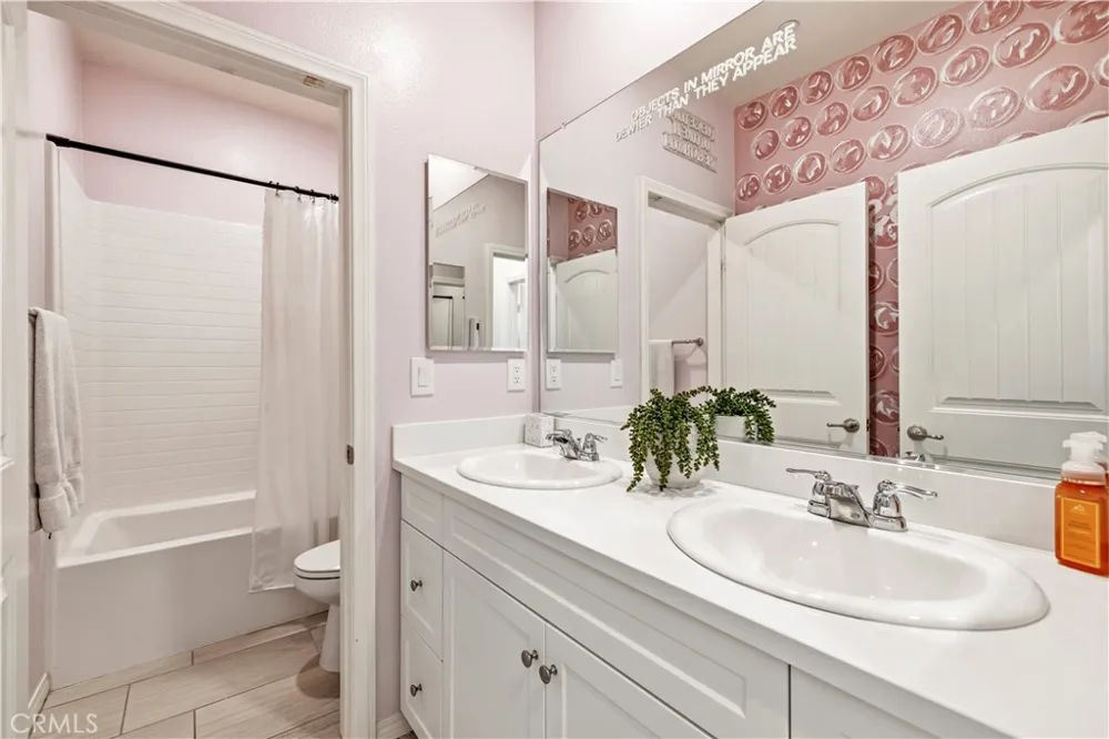 28356 Vela Way Valencia, CA 91354