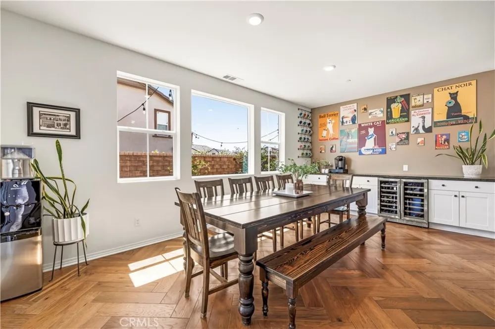 28356 Vela Way Valencia, CA 91354