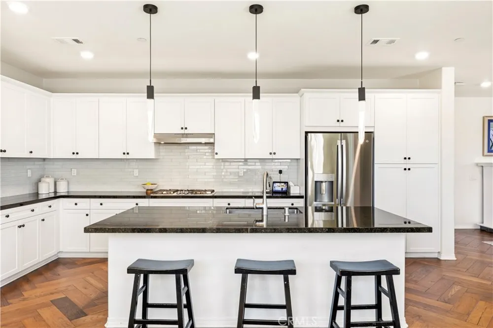 28356 Vela Way Valencia, CA 91354